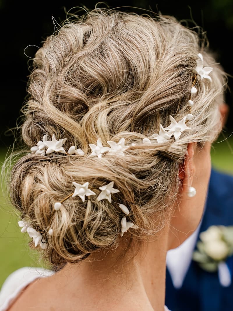 Bridal updo with floral pins - Salon Niro